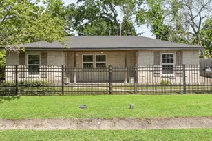 709 E 41st St, Houston, TX 77022 - Photo 1