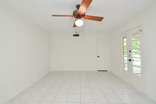 9817 Cedardale Dr, Houston, TX 77055 - Photo 14