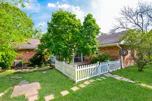 9817 Cedardale Dr, Houston, TX 77055 - Photo 30