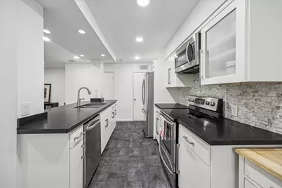 5524 Beverlyhill Street #2, Houston, TX 77056 - Photo 8