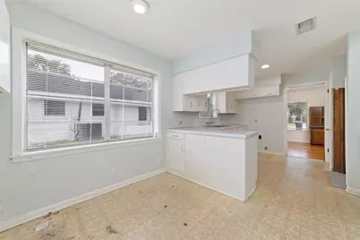 5227 Kinglet Street, Houston, TX 77035 - Photo 10