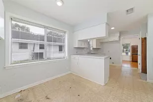 5227 Kinglet St, Houston, TX 77035 - Photo 10