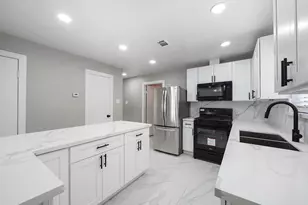 23 Summer Crest Cir, The Woodlands, TX 77381 - Photo 10