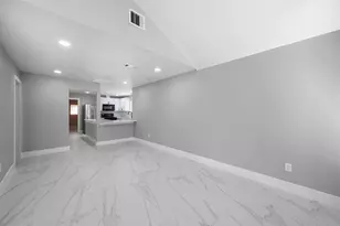 23 Summer Crest Cir, The Woodlands, TX 77381 - Photo 6