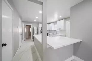 23 Summer Crest Cir, The Woodlands, TX 77381 - Photo 8