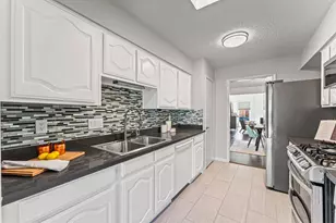 2003 Trixie Ln, Houston, TX 77042 - Photo 8