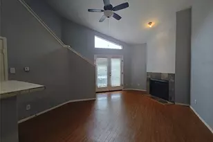 10855 Meadowglen Ln, Houston, TX 77042 - Photo 4