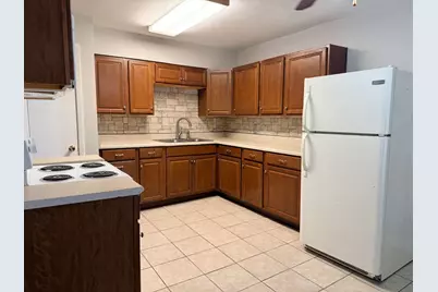 2102 5th Avenue N #12, Texas City, TX 77590 - Photo 4