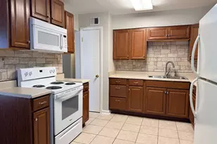 2102 5th Ave N, Texas City, TX 77590 - Photo 6