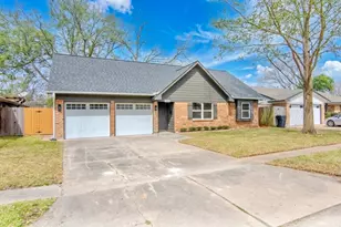 9723 Southport Dr, Houston, TX 77089 - Photo 2