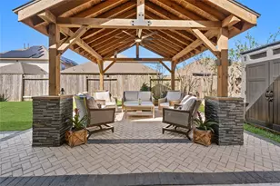 2706 Merlin Ln, Pearland, TX 77581 - Photo 2