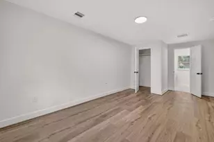 7023 Crestmont St, Houston, TX 77033 - Photo 12