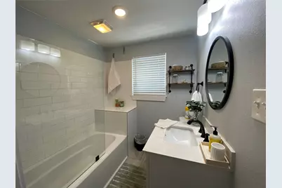 1604 Avenue L, Galveston, TX 77550 - Photo 10