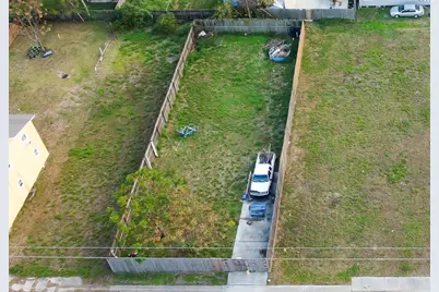 4017 Ball, Galveston, TX 77550 - Photo 4