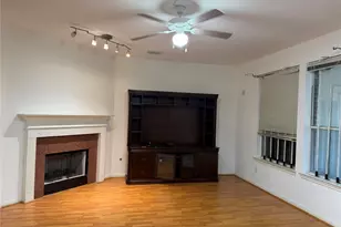 10331 Low Bridge Ln, Sugar Land, TX 77498 - Photo 2