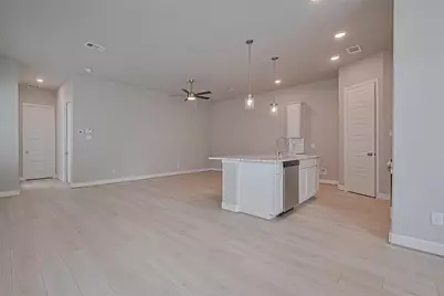 8925 Grovner Place, Houston, TX 77055 - Photo 6