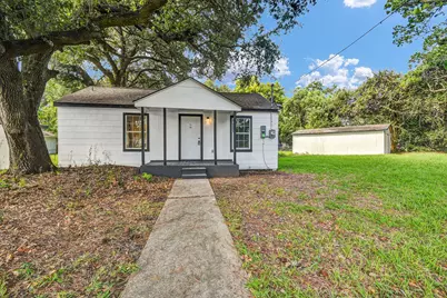 1332 Montgomery Street, La Marque, TX 77568 - Photo 2