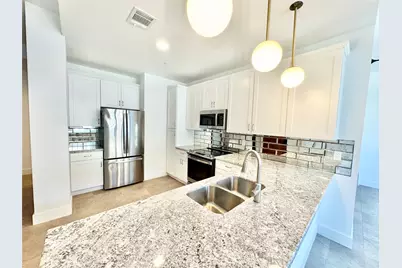 2102 Mechanic Street #206, Galveston, TX 77550 - Photo 4