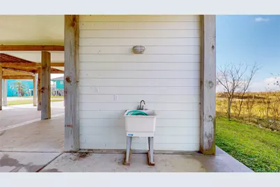 906 Helen Boulevard, Crystal Beach, TX 77650 - Photo 32