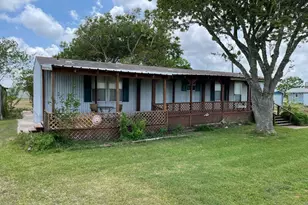 89 Edgewater, Port Lavaca, TX 77979 - Photo 2