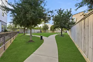 819 Algona Ave, Houston, TX 77008 - Photo 36