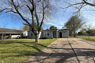 5402 Flamingo Dr, Houston, TX 77033 - Photo 2
