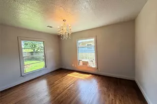 911 Gale St, Houston, TX 77009 - Photo 8