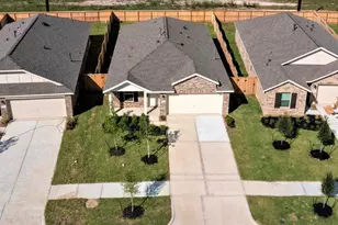 9206 Harvest Steel Dr, Baytown, TX 77521 - Photo 2