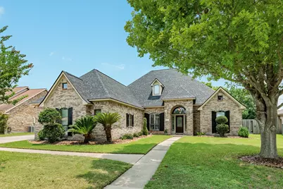 607 Walnut Street, Lake Jackson, TX 77566 - Photo 1
