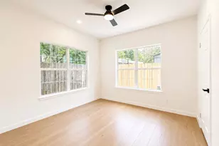 4107 Lark Ln, Houston, TX 77025 - Photo 4