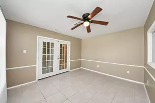 811 Hillcrest Dr, Conroe, TX 77301 - Photo 8