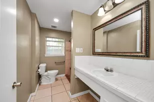811 Hillcrest Dr, Conroe, TX 77301 - Photo 18