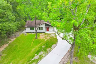 26701 Knotty Wood Ct, Huntsville, TX 77320 - Photo 2