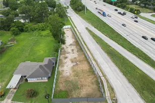 5301 Wayne St, Houston, TX 77026 - Photo 1