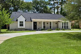 10143 Whiteside Ln, Houston, TX 77043 - Photo 2