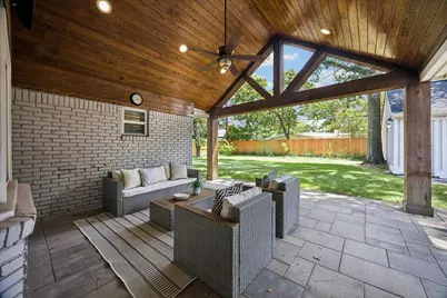 10143 Whiteside Lane, Houston, TX 77043 - Photo 22