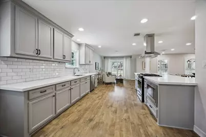 10143 Whiteside Lane, Houston, TX 77043 - Photo 12
