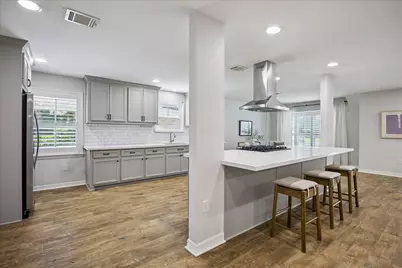 10143 Whiteside Lane, Houston, TX 77043 - Photo 14