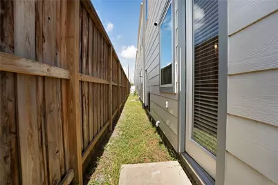 7703 Rainbow Close Lane, Houston, TX 77055 - Photo 14