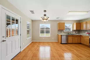 10038 Victoria Chase Ln, Houston, TX 77075 - Photo 10