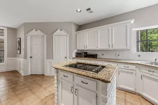 34 W Placid Hill Cir, The Woodlands, TX 77381 - Photo 14