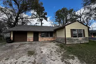 5967 Southtown St, Houston, TX 77033 - Photo 1