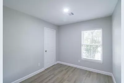 6150 Ridgeway Drive, Houston, TX 77033 - Photo 32