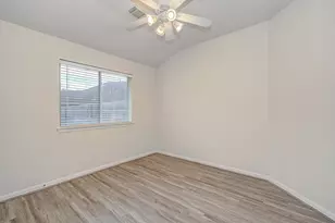 1904 Roaring Springs Ct, Pearland, TX 77584 - Photo 4