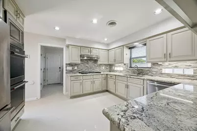 9926 Cliffwood Drive, Houston, TX 77096 - Photo 14