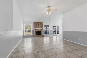 10922 Fallbrook Dr, Houston, TX 77064 - Photo 4