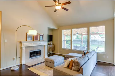 10 Caelin Court, The Woodlands, TX 77382 - Photo 6