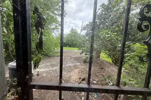 5123 Willow Glen Dr, Houston, TX 77033 - Photo 10