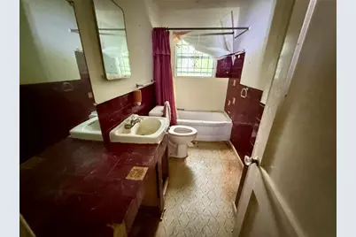 5123 Willow Glen Drive, Houston, TX 77033 - Photo 12