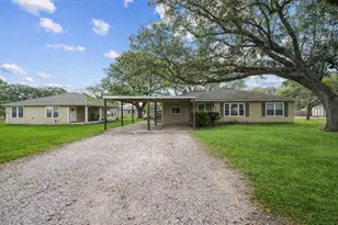 3027 Poppy St, Needville, TX 77461 - Photo 2
